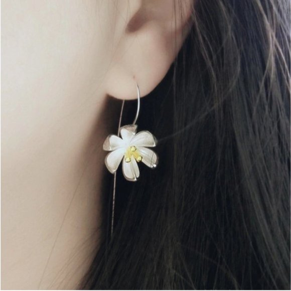 Beautiful 925 S Silver Flower long Earrings - Picture 13 of 16